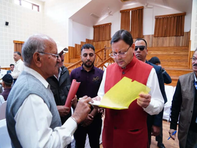 मुख्यमंत्री धामी ने जनता मिलन कार्यक्रम में सुनी जन समस्याएं