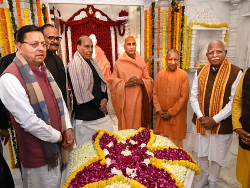 ब्रह्मलीन परम पूज्य गुरुदेव स्वामी सत्यमित्रानंद गिरि जी महाराज की समाधि मंदिर मूर्ति स्थापना