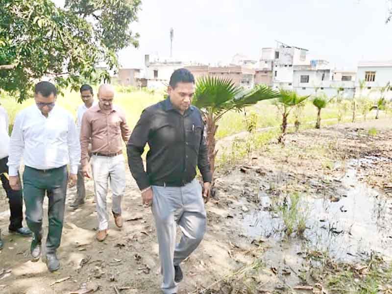 प्रस्तावित और निर्माणाधीन परियोजनाओं का किया स्थलीय निरीक्षण, अधिकारियों को दिए गुणवत्ता और समयबद्धता के निर्देश